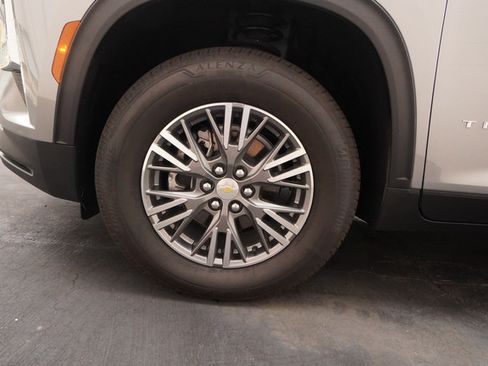 Used 2026 Chevrolet Traverse LT FWD image 36