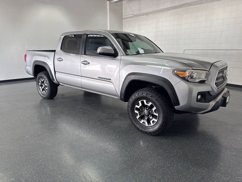 Used 2016 Toyota Tacoma TRD Off-Road w/ Towing Package image 2