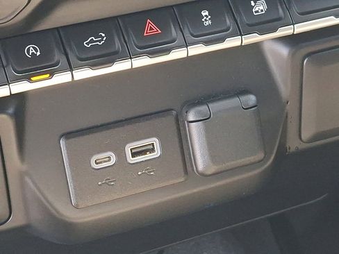 Used 2022 Chevrolet Silverado 1500 LT w/ Bed Protection Package AWD/4WD image 27