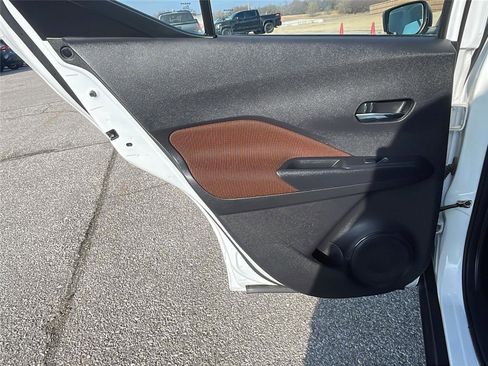 Used 2024 Nissan Kicks SR image 16