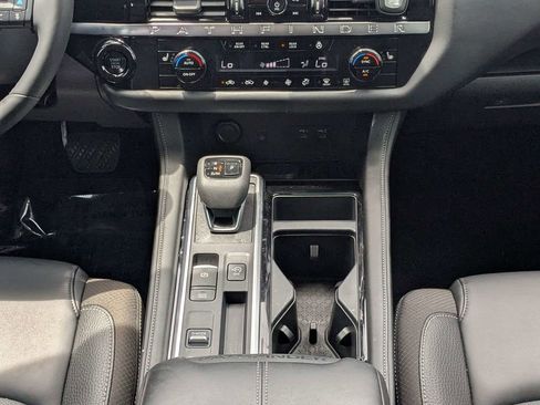 Used 2026 Nissan Pathfinder SL FWD image 19