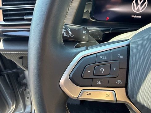 Used 2024 Volkswagen Atlas SE AWD/4WD image 15