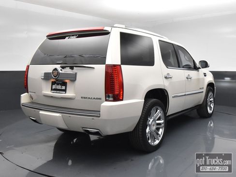 Used 2014 Cadillac Escalade Platinum RWD image 44