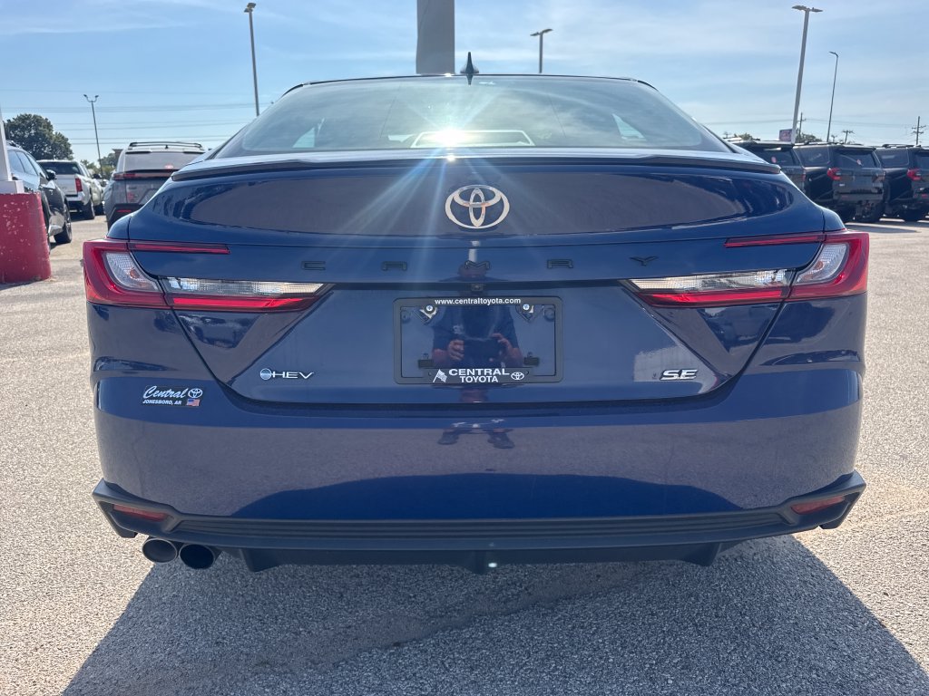 Used 2025 Toyota Camry SE FWD image 5