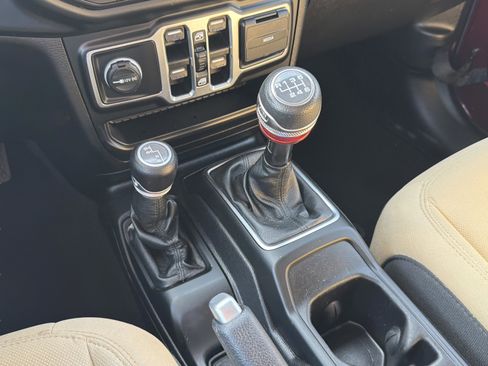 Used 2021 Jeep Wrangler Unlimited Sport image 23