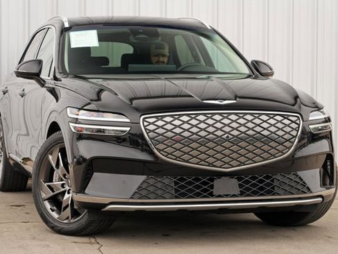 Used 2024 Genesis Electrified GV70 Advanced image 2