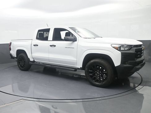 Used 2025 Chevrolet Colorado W/T w/ WT Custom Package RWD image 8