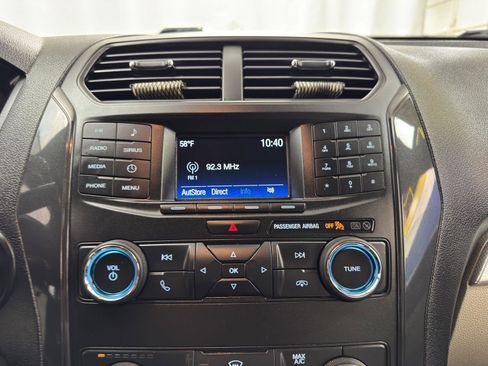 Used 2019 Ford Explorer 4WD w/ Class III Trailer Tow Package image 26