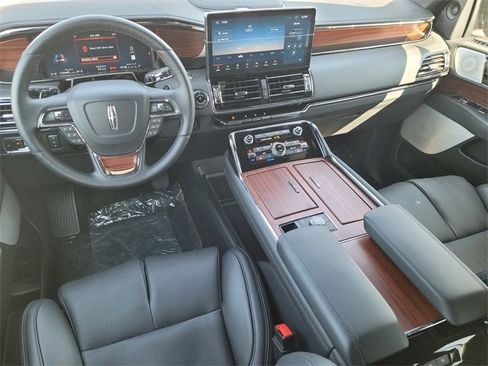New 2024 Lincoln Navigator Reserve image 5
