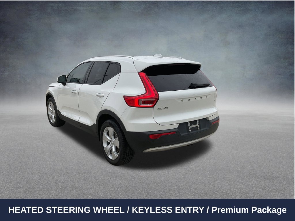 Used 2020 Volvo XC40 T4 Momentum FWD image 5