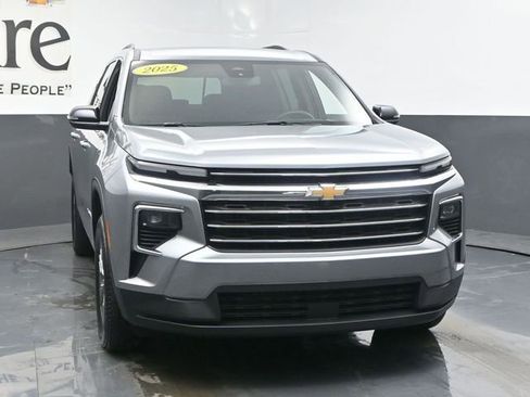 Used 2025 Chevrolet Traverse LT image 51