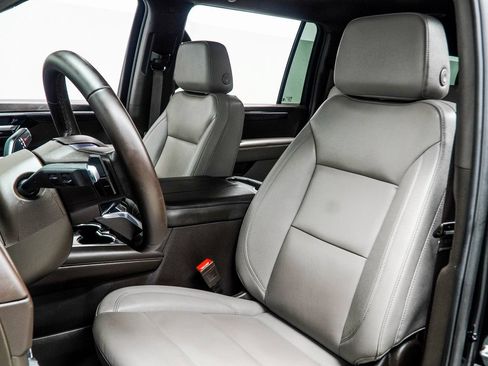 Used 2025 Chevrolet Suburban LT AWD/4WD image 43
