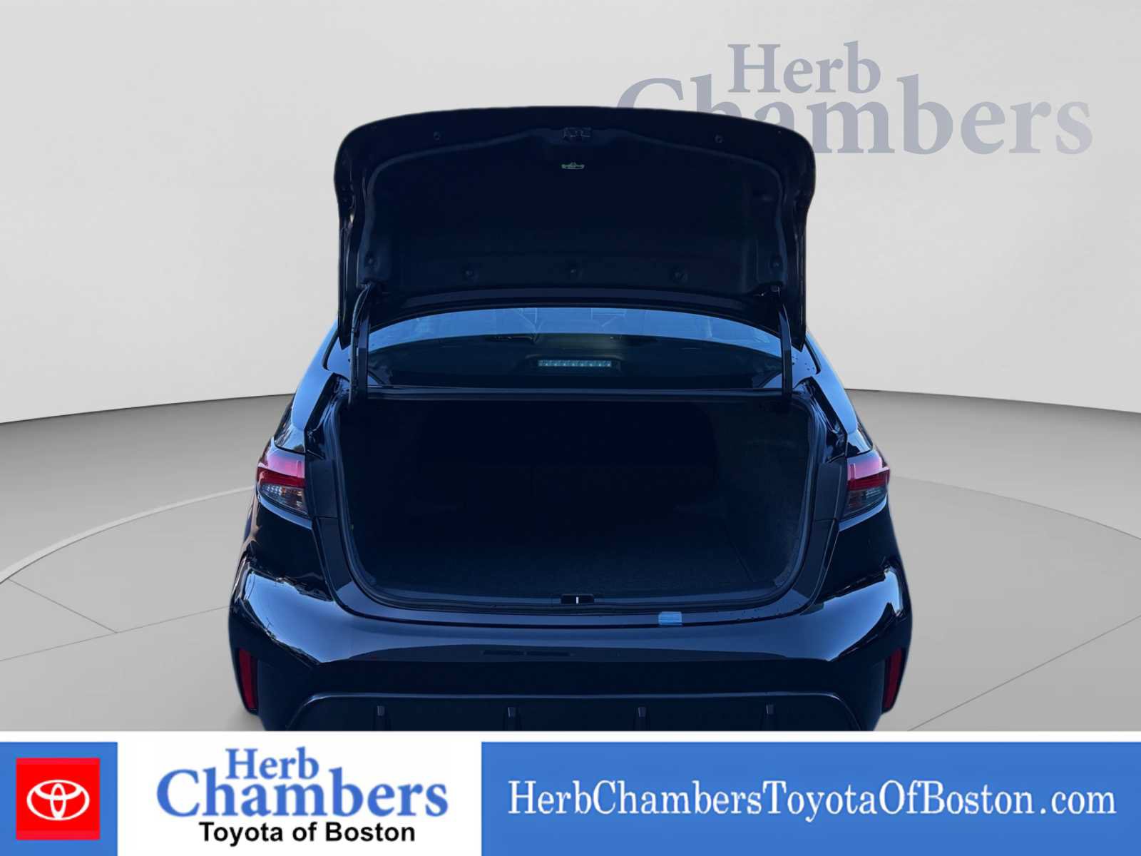 Used 2026 Toyota Corolla XSE FWD image 4