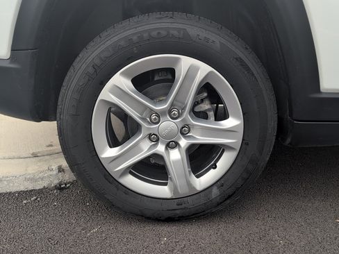 Used 2023 Jeep Compass Latitude w/ Convenience Group image 9