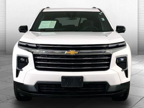 Used 2024 Chevrolet Traverse LT AWD/4WD image 2