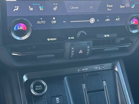 Used 2024 Lexus GX 550 w/ Accessory Package (31) image 23