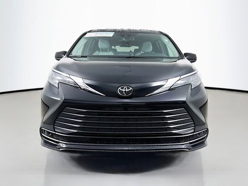 Certified 2026 Toyota Sienna LE FWD image 2