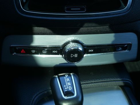 Used 2018 Volvo XC90 T5 Momentum w/ Convenience Package image 22