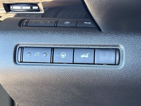 Certified 2025 Nissan Pathfinder SV FWD image 33