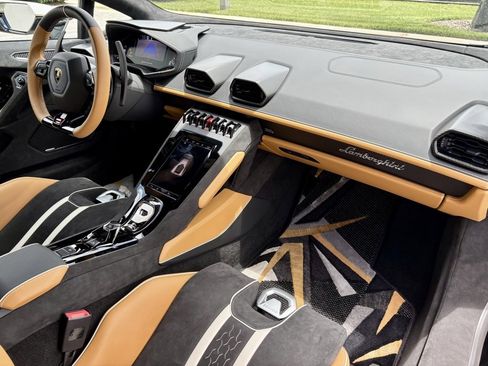 Used 2024 Lamborghini Huracan Sterrato image 32