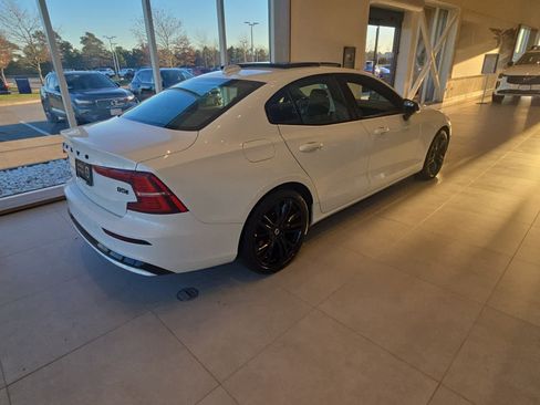 Used 2023 Volvo S60 B5 Plus w/ Climate Package image 4
