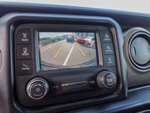 Used 2021 Jeep Wrangler Sport AWD/4WD image 19