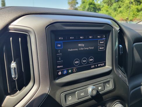 Used 2020 Chevrolet Silverado 1500 Custom w/ Custom Value Package AWD/4WD image 22