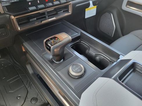 New 2025 GMC Hummer EV 2X w/ LPO, Illumination Package image 17