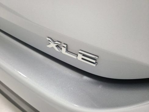 Used 2022 Toyota Highlander XLE AWD/4WD image 8