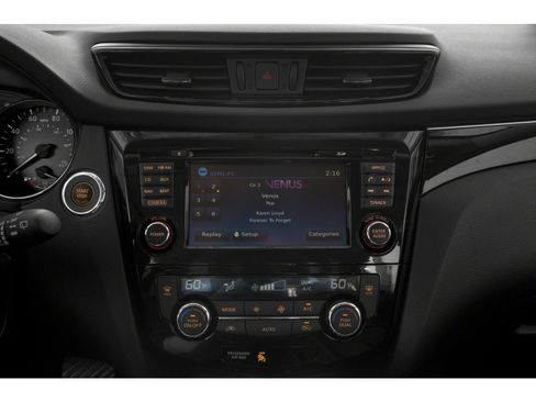 Used 2019 Nissan Rogue Sport SL w/ Premium Package FWD image 7