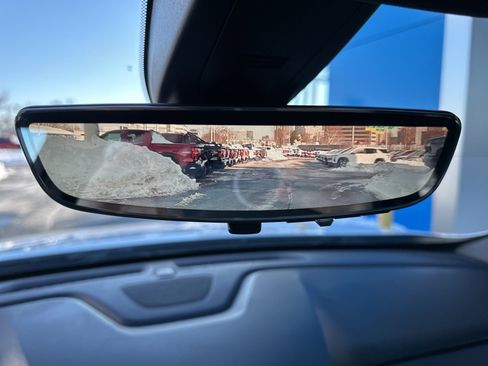 Used 2023 Chevrolet Traverse RS image 45