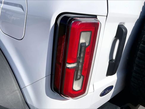 Used 2023 Ford Bronco Wildtrak AWD/4WD image 29
