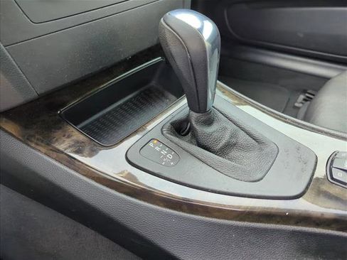 Used 2010 BMW 328i Convertible image 18