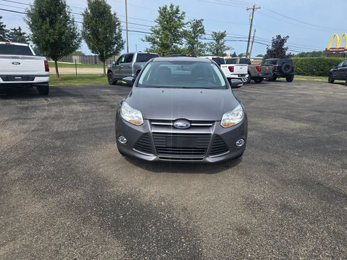 Used 2014 Ford Focus SE w/ Equipment Group 201A FWD image 8