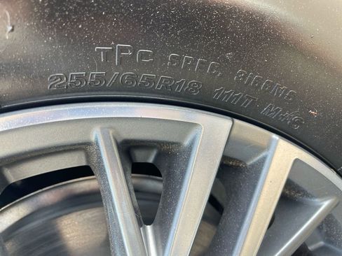 Used 2025 Chevrolet Traverse LT w/ Driver Confidence Package image 36