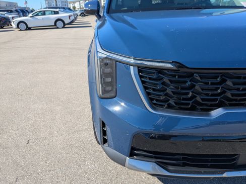 Certified 2025 Kia Sorento S w/ Panoramic Sunroof Package image 12