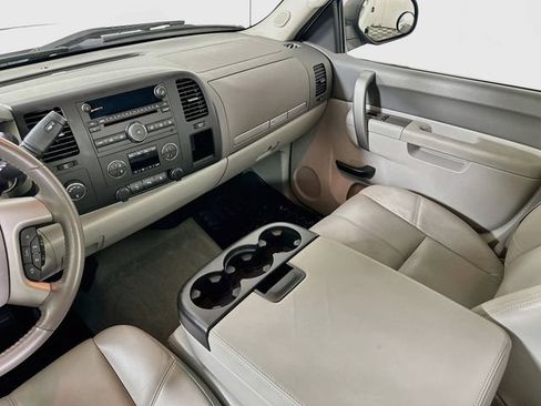 Used 2010 GMC Sierra 1500 SLE w/ Power Pack Plus AWD/4WD image 26