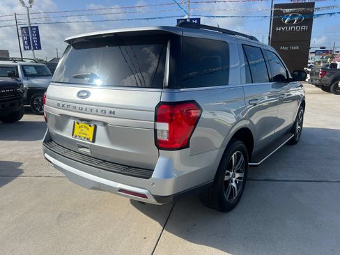 Used 2022 Ford Expedition XLT RWD image 2