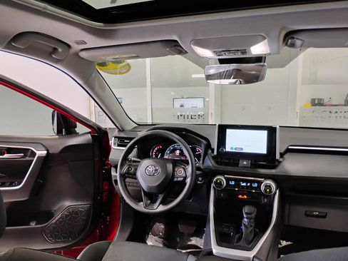 Used 2025 Toyota RAV4 XLE w/ Convenience Package image 63