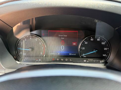 Used 2021 Ford Explorer XLT w/ Equipment Group 202A AWD/4WD image 12