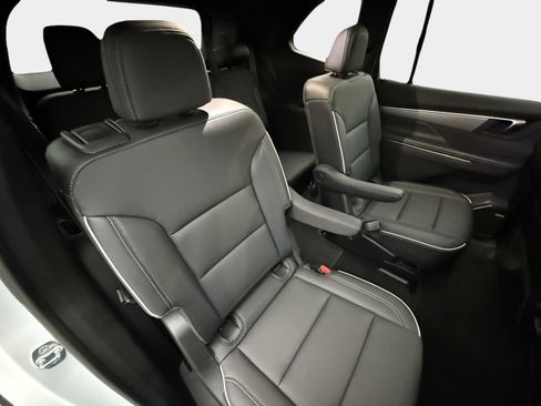 Used 2025 Buick Enclave Preferred image 13