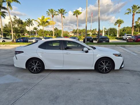 Used 2023 Toyota Camry SE w/ Convenience Package FWD image 4