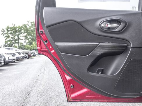 Used 2014 Jeep Cherokee Latitude FWD image 28