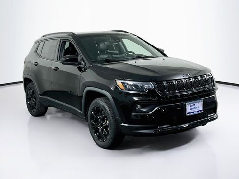 Used 2023 Jeep Compass Latitude w/ Sun and Sound Group AWD/4WD image 3