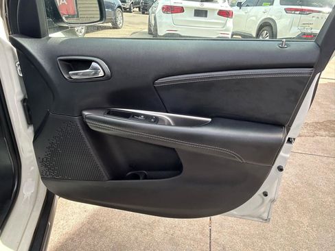 Used 2019 Dodge Journey Crossroad FWD image 17