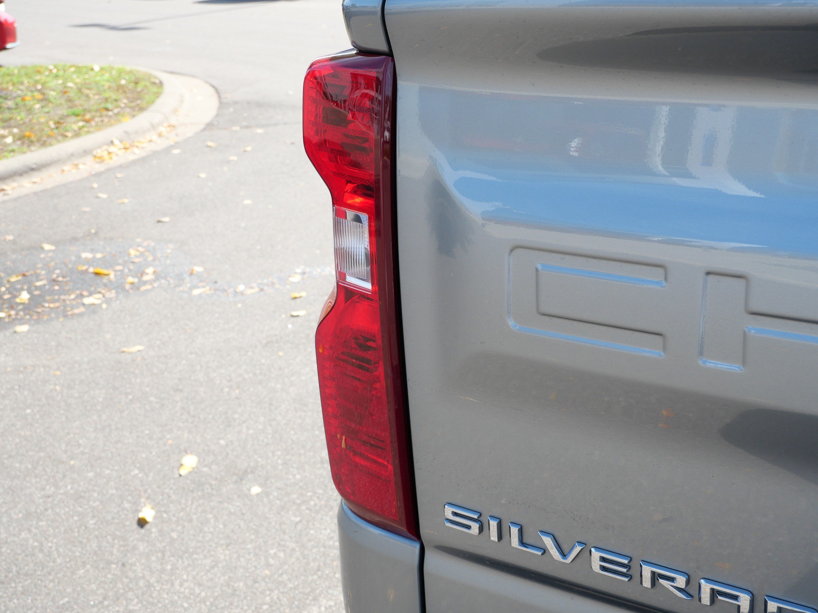 Used 2025 Chevrolet Silverado 1500 LT AWD/4WD image 17