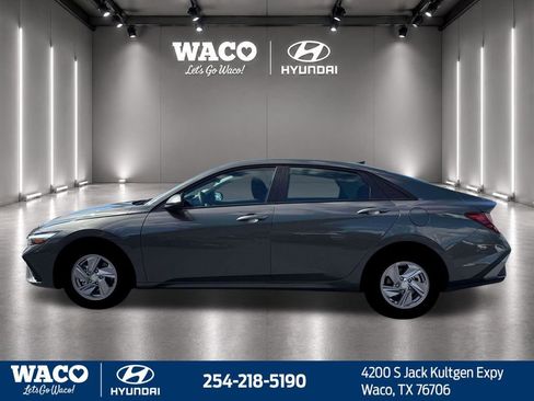 Used 2026 Hyundai Elantra SE FWD image 5