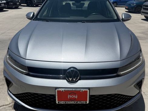 Used 2026 Volkswagen Jetta SEL FWD image 3