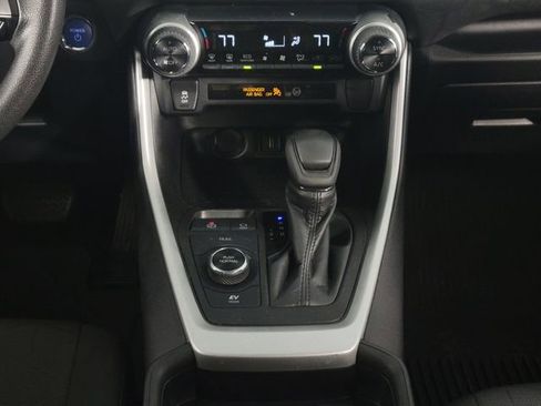 Used 2021 Toyota RAV4 XLE image 24