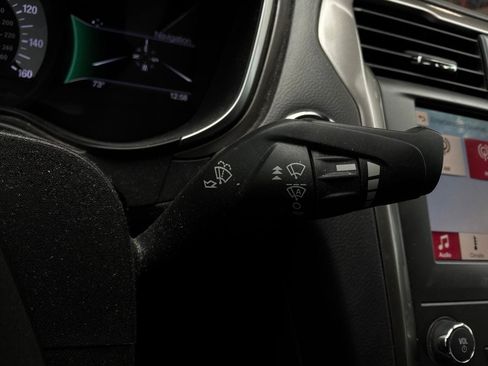 Used 2019 Ford Fusion SE FWD image 38